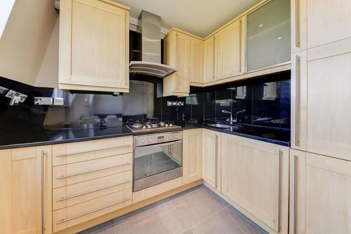 Top Floor 1 bedroom property only a short walk to Upper Holloway Station Tollington Way  , Holloway